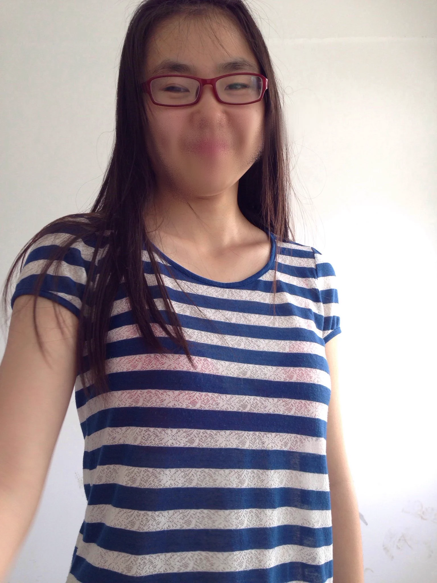 大学时候就已经萌芽调教露出🌚那个时候会在夏天让前任穿着很透的衣服，里面穿上显眼的红色内衣👙（这套内衣后续会出现）下身穿着超短裙不穿内裤，学校风还很大，一不小心就会掀起😂一路上都是别人的偷窥，前任也很享受这种氛围感，到了无人的角落，一摸下面，他妈的，都湿透了，黏糊糊的，所以女人啊 https://t.co/pVYemKtHRz