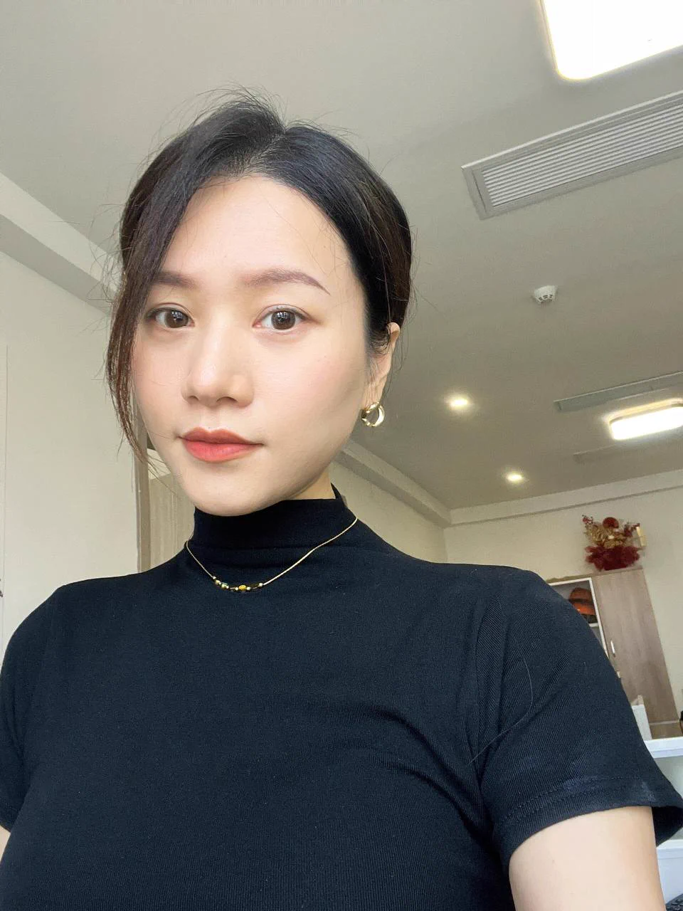 下班回到家里给大家拍个照～

我承认这样子拍好色啊，平时正经的上班阿姨，下面却挂着铃铛，也许这就是你们说的反差吧…不过都这个年纪了还是别留下遗憾，都体验一下…

有没有想拨一下阴唇上的铃铛的，会响哦，找个粉丝亲自来拨，有人报名吗～ https://t.co/e0uRwPjBWL