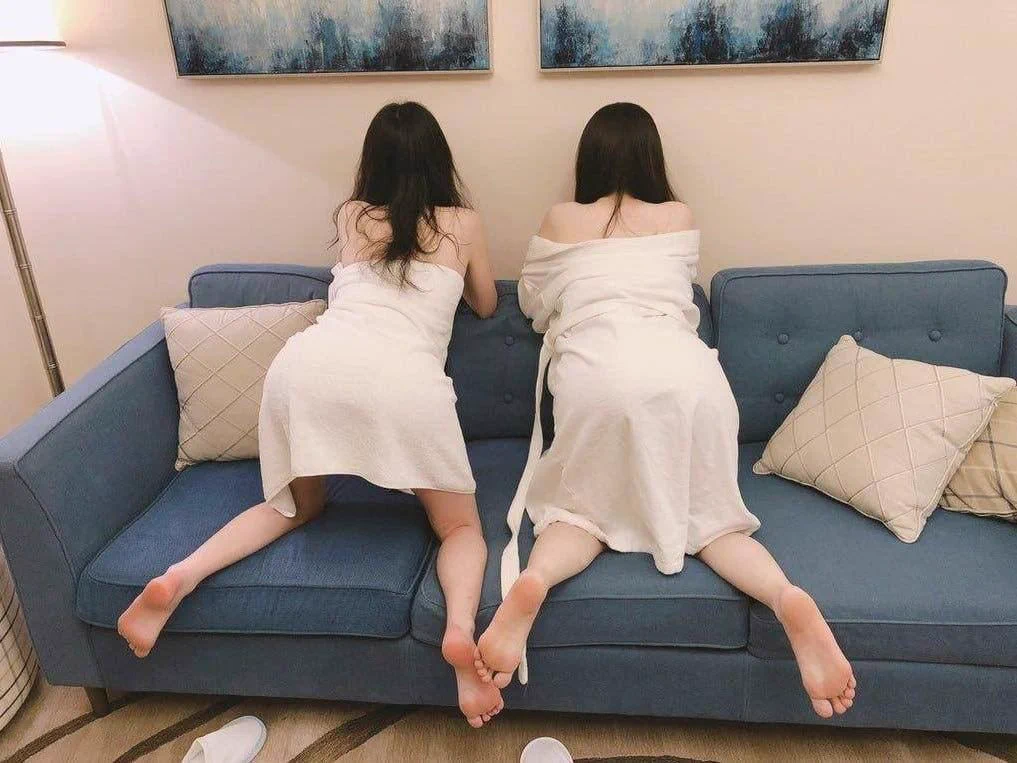 最近开始洗冷水澡了， 

因为太热了，   尤其是下面，每天都想有团火在里面滚动

  无聊哦，   来个能高谈阔论的选手 https://t.co/mCy1NtNyCV