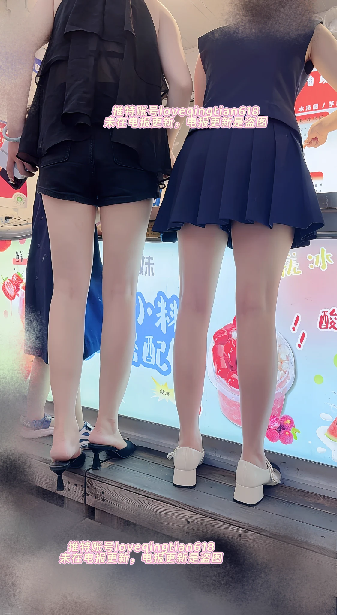 7月28号晚上好兄弟们，来外面溜达玩了
姐妹俩的美腿就不过多说了，即使和老婆结婚几年
操了大姐两年了，也都玩不够，不说这个了，我想说的是，刚刚脑子里面突然蹦出一个念头，老婆和大姐互相玩逼以为我不知道，我和大姐那个也以为老婆不知道
一直以来我是不是有点天真
突然有这个念头 https://t.co/ccFVrM9h1j