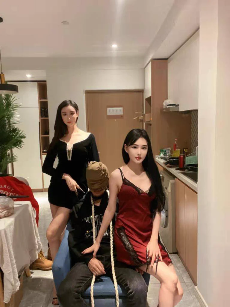 深圳女王招奴（编号：004）

深圳模特女王，美女老板娘，御姐范儿，身材高挑，美腿美脚，擅长各种开发羞辱调教，表现好，有机会成为私奴。强烈推荐！

#深圳女王 #深圳女S #女王招奴 https://t.co/DQ7JGpNTc2