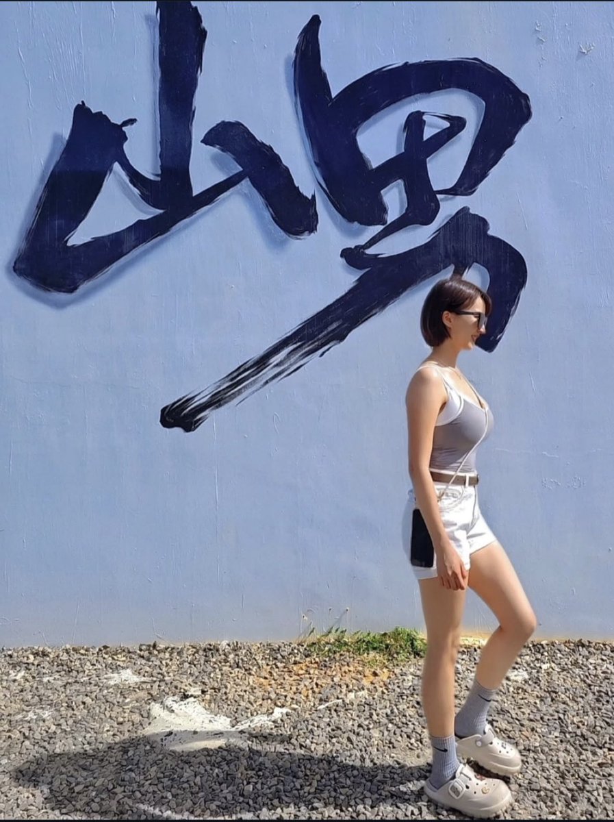 雖然長輩說：想生就生錢不是問題會幫忙養啦 雖然哥哥弟弟都說：會當好幫手一起照顧但是我們還是猶豫不決每次驗孕都嚇得要死 我年輕時這麼花從來沒想過以後的我竟然在思考要不要弟三個小孩😆 https://t.co/cWvgQB69XB