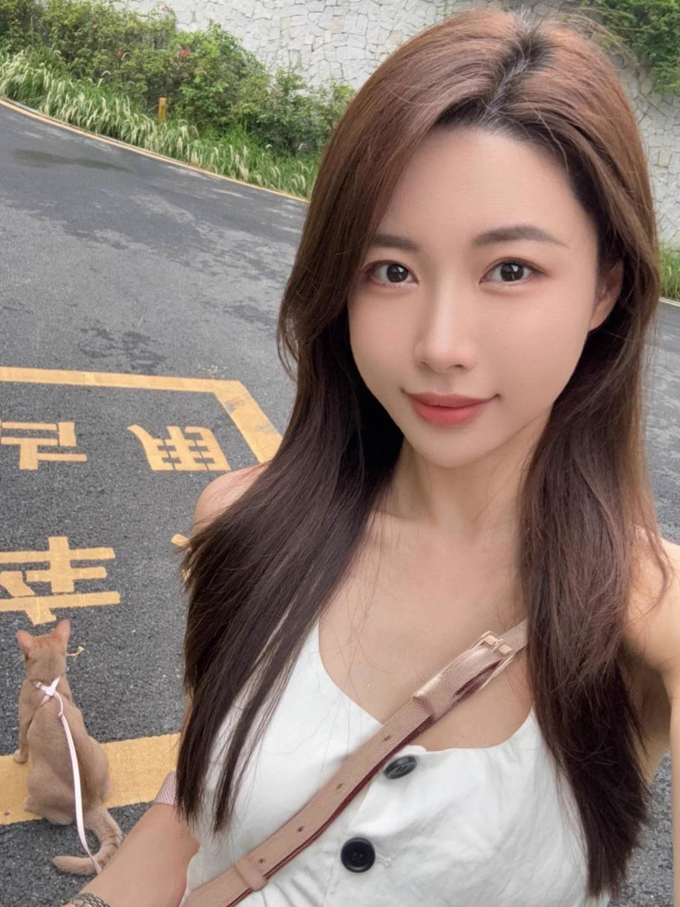 出门前浅玩一下露出寻求刺激～

邻居开门的声音吓得我赶紧往家跑，不知道被发现了没，看我耸立的双乳有没有心动呢？或者你第一眼看到的不是胸而是…

姨妈结束后身体又变得躁动，最近想约线下，私信报名，同城优先～ https://t.co/jmRVPpVQ8y