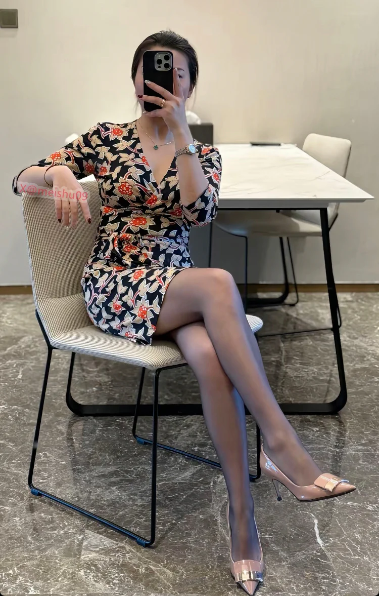 爱情有两样东西千万不要隐瞒：一个是，如果你不爱对方却假装深爱着对方；另外一个是，隐瞒着一个人去爱另外一个人。 https://t.co/kwZ69CpuXy