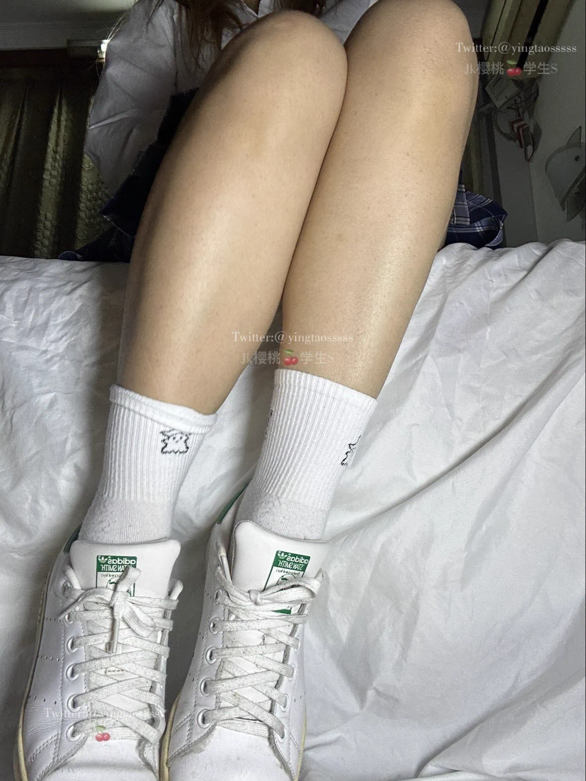 爬过来把刚从汗脚🦶🏻上脱下来湿湿软软的袜子猛吸吸一口，马上🧦套在上面，感受下温度和气味。
(关注➕转发➕评论➕点赞抽一个送部分照片)
@Xiaoxiaofoer 
@Toukayuan
@MitsumeDoji https://t.co/Vp6o3BKE1S