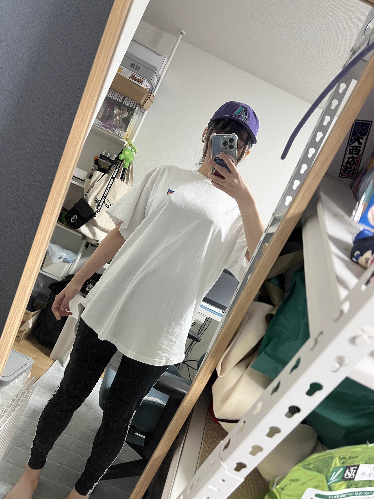 ブラの形のせいで乳首立ってるみたいなってて草 https://t.co/g8kJ3oWnJi