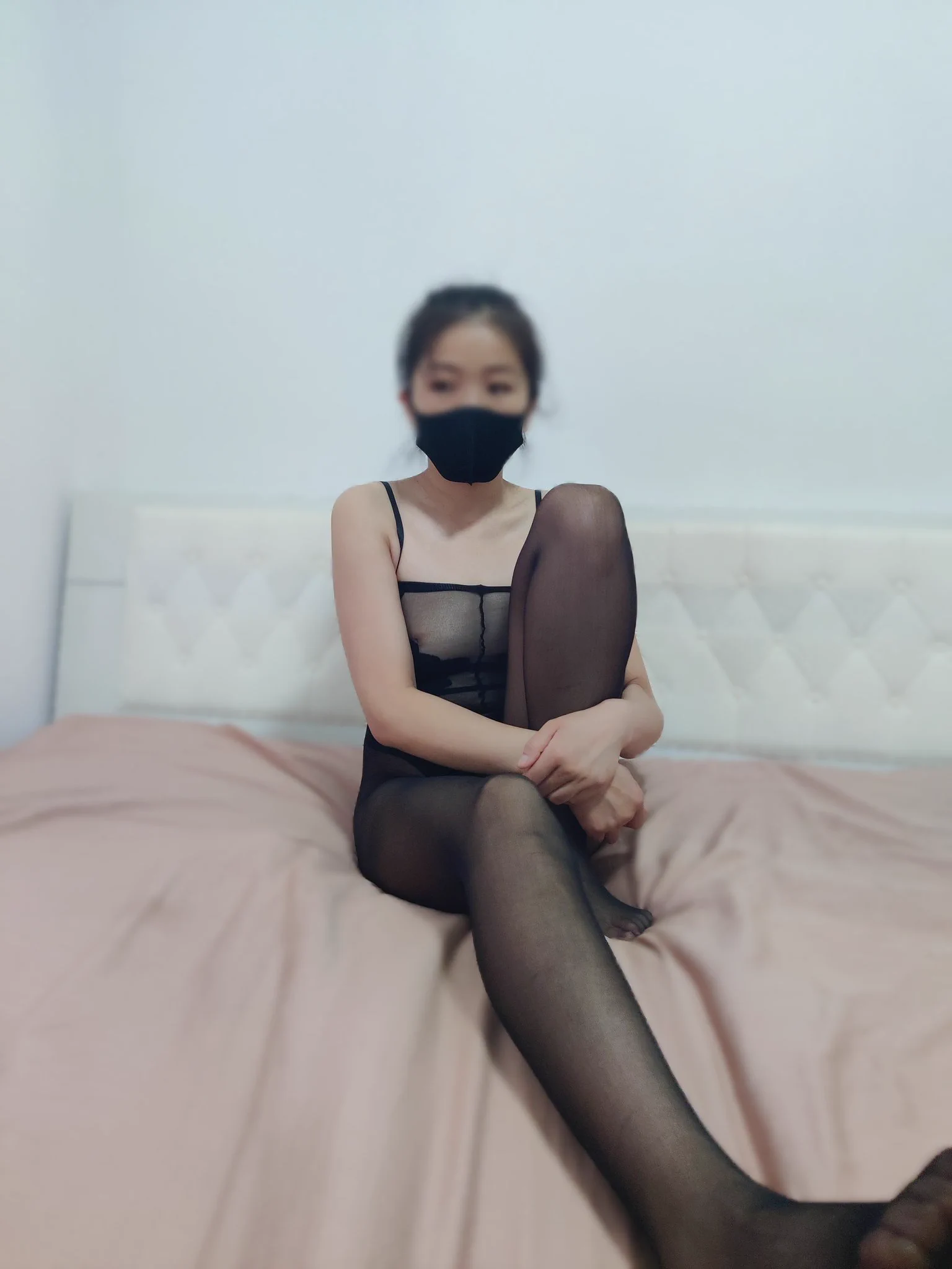 3秒判断你是不是大长腿
坐在椅子上，保持膝盖弯曲
膝盖到胸是小短腿
膝盖到锁骨是长腿
膝盖过肩是大长腿
#膝盖过肩 #青柠不甜 https://t.co/pHOEjXh3QN