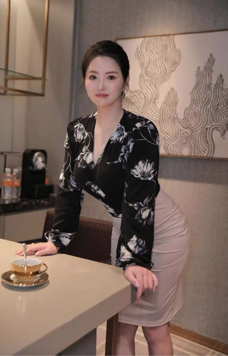 上海鹅鹅鹅168F良家少妇（一线天，白虎）

168F良家少妇兼职   静安
        高颜值纯天然大🐻翘臀🌹 人美声甜肤白貌美🌹 敏感体质水多B紧🍑 听话乖巧态度好🌹解锁各种姿势，🉑69，蛇吻，陪🛀🏻。情趣，丝袜。瘾大，氵多。bb户型：一线天白虎，给您带来不一样的体验
🉑莞式（注：➕米） https://t.co/srup3Fvbrz