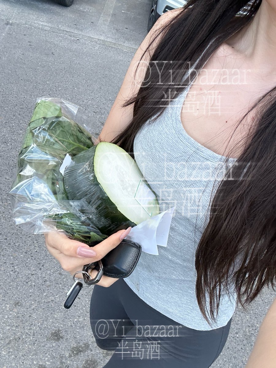 早上一个帕尼尼两颗生菜
中午如图一块冬瓜两颗菠菜煮水
大概5，6块鱼肉
3块羊肉5，6块山药
一个贝果
我居然吃撑了
哈？？ https://t.co/3dP4CiTw8x