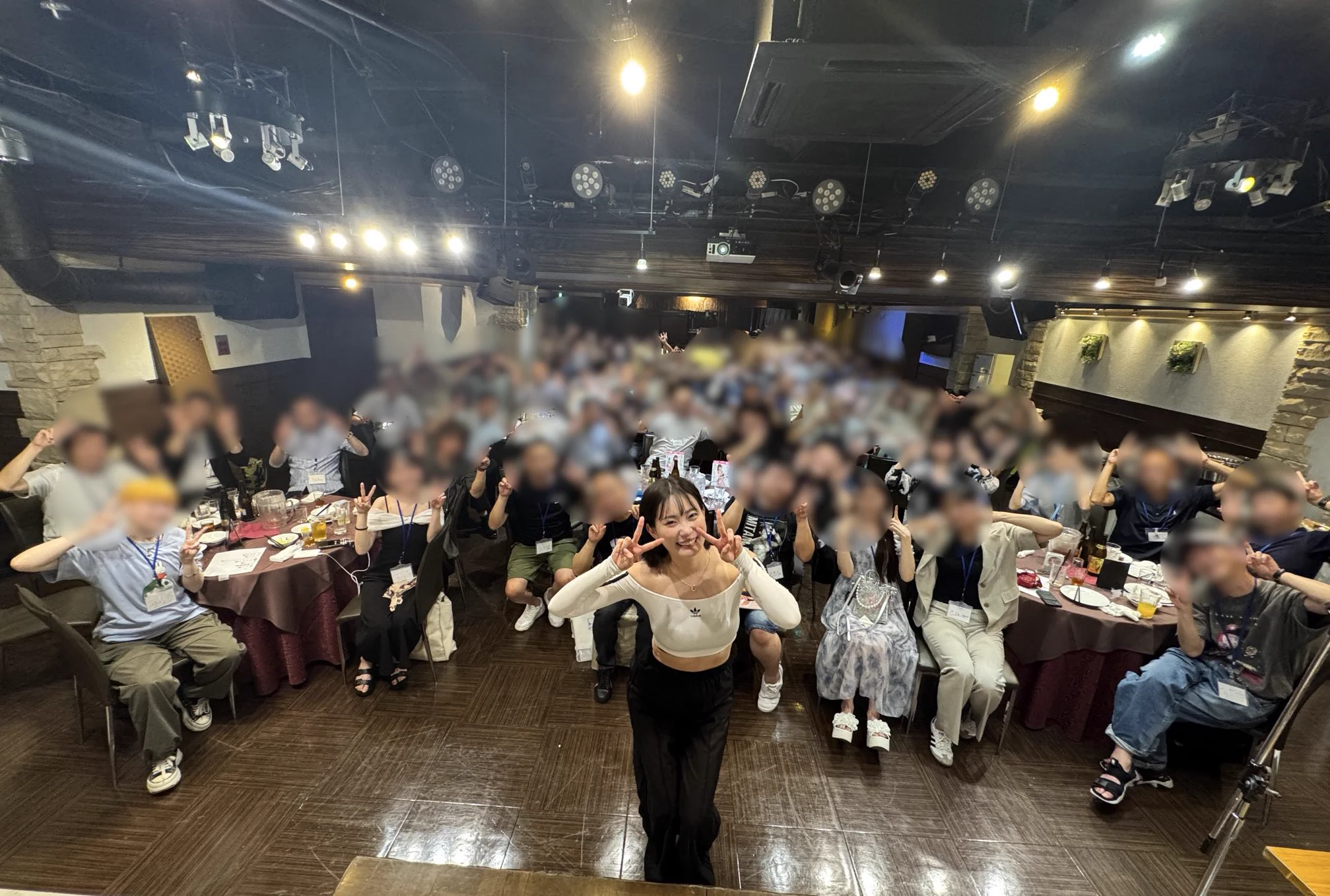 昨日７月１９日は
涙あり笑いありの引退イベントでした！

来てくれて暖かく見送ってくれたファンの皆様、

私の終わりたい形を全力で実現してくれた
事務所リスタープロの皆様、
本当にありがとうございました！

皆様のおかげで最高の引退式ができました！
みんな大好き🫶

幸せな一日でした！恵まれ過ぎた！
美谷朱音！これにて引退！

またね🥰