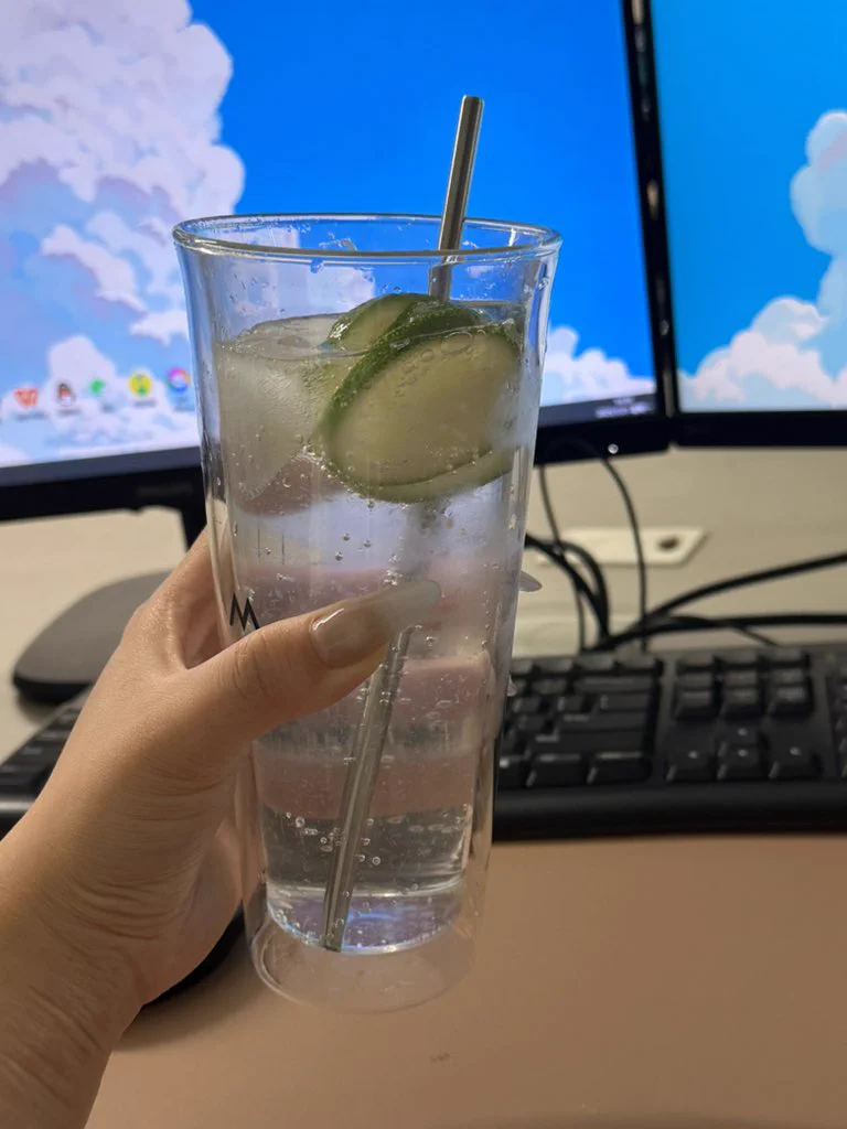 上班时间喝酒好爽 https://t.co/IEtjXMpEOA