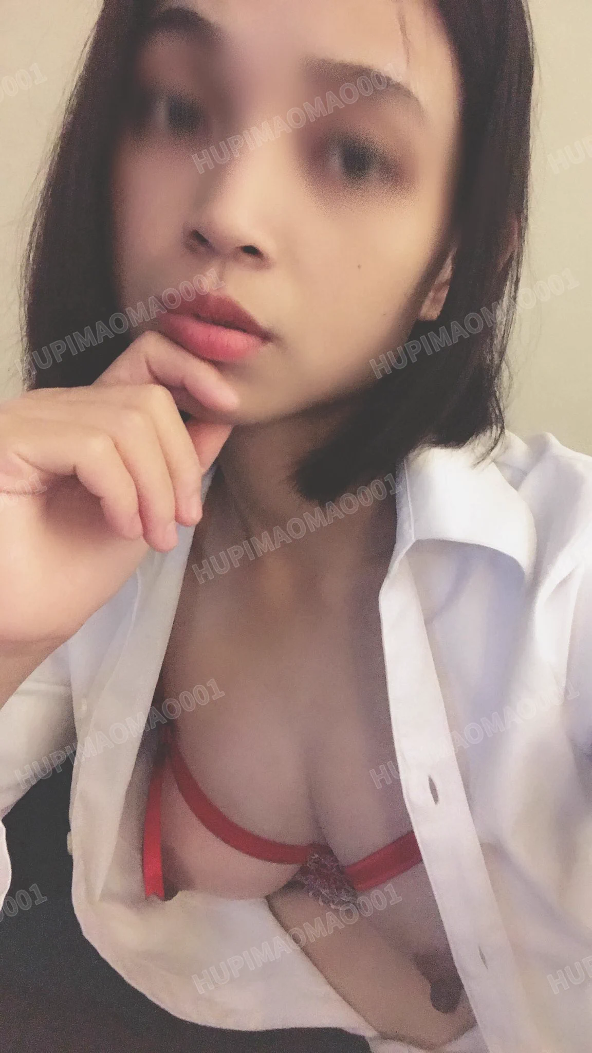 小晴的客户永远都猜不到，在他们面前给他们办理业务的小晴，工服里面会穿着一套情趣👙 https://t.co/s81Q3voaIL