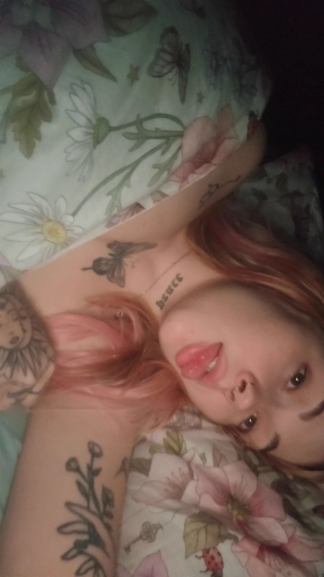 wanna join me in bed? 💋 https://t.co/uYUHiG54S1