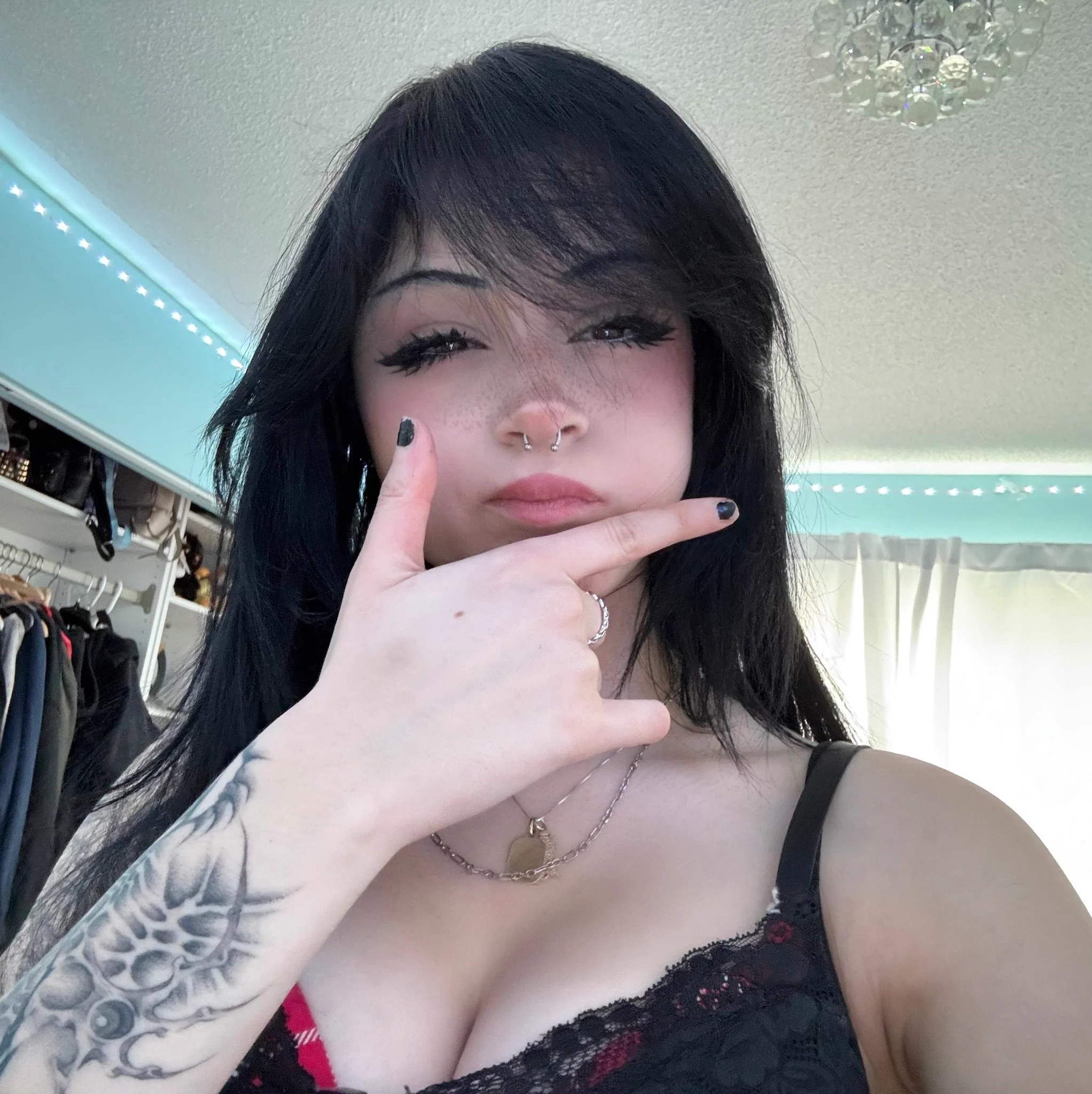 sending more pics to everyone who says 'hi' ❤️ https://t.co/gCm4OCCsue