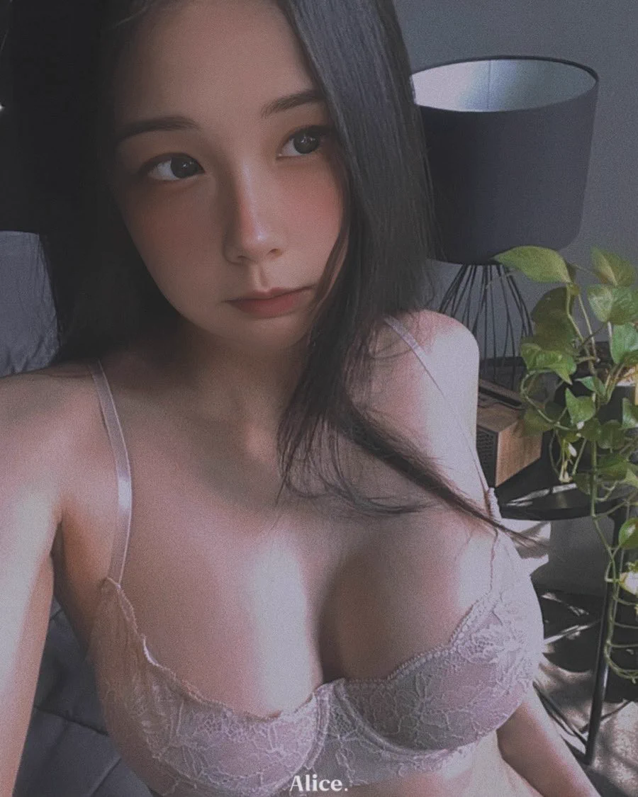 下雨天( ･᷄ὢ･᷅ )
-
这期有点污🌹大家泻火观看” 
原创性视频照片 (完整) 全部上传电报里了, ！以后的完整视频都会在小淫窝更新 (无门槛无收费项目)
通道: https://t.co/jcq6MQE8vW
暗号：约
-
#轉推 https://t.co/DSCu9NvsRL