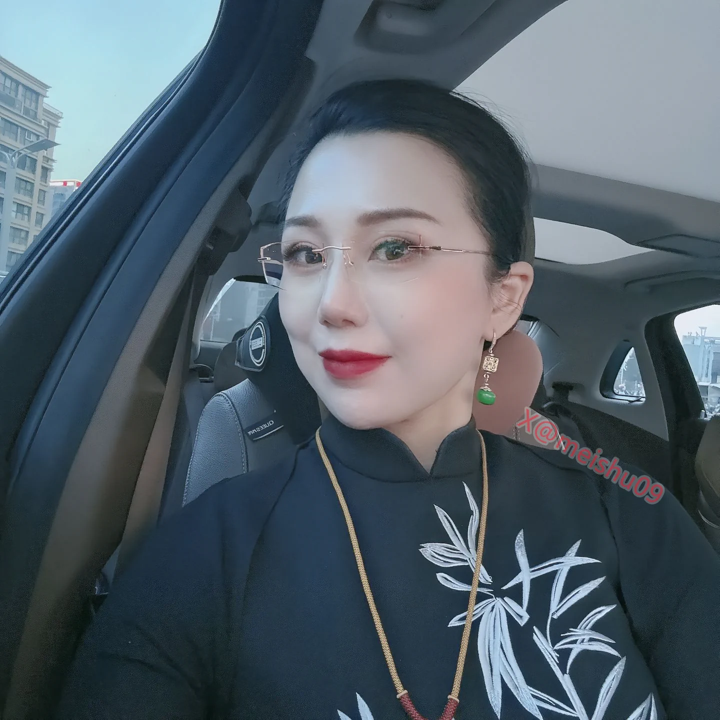 一个人的努力付出叫爱，两个人的用心经营才叫爱情，两人之间没有无尽的要求和盲目的付出，而是共同成长、相互滋养、彼此成就，为了一致的目标相伴而行。 https://t.co/iY6mJRJVJw