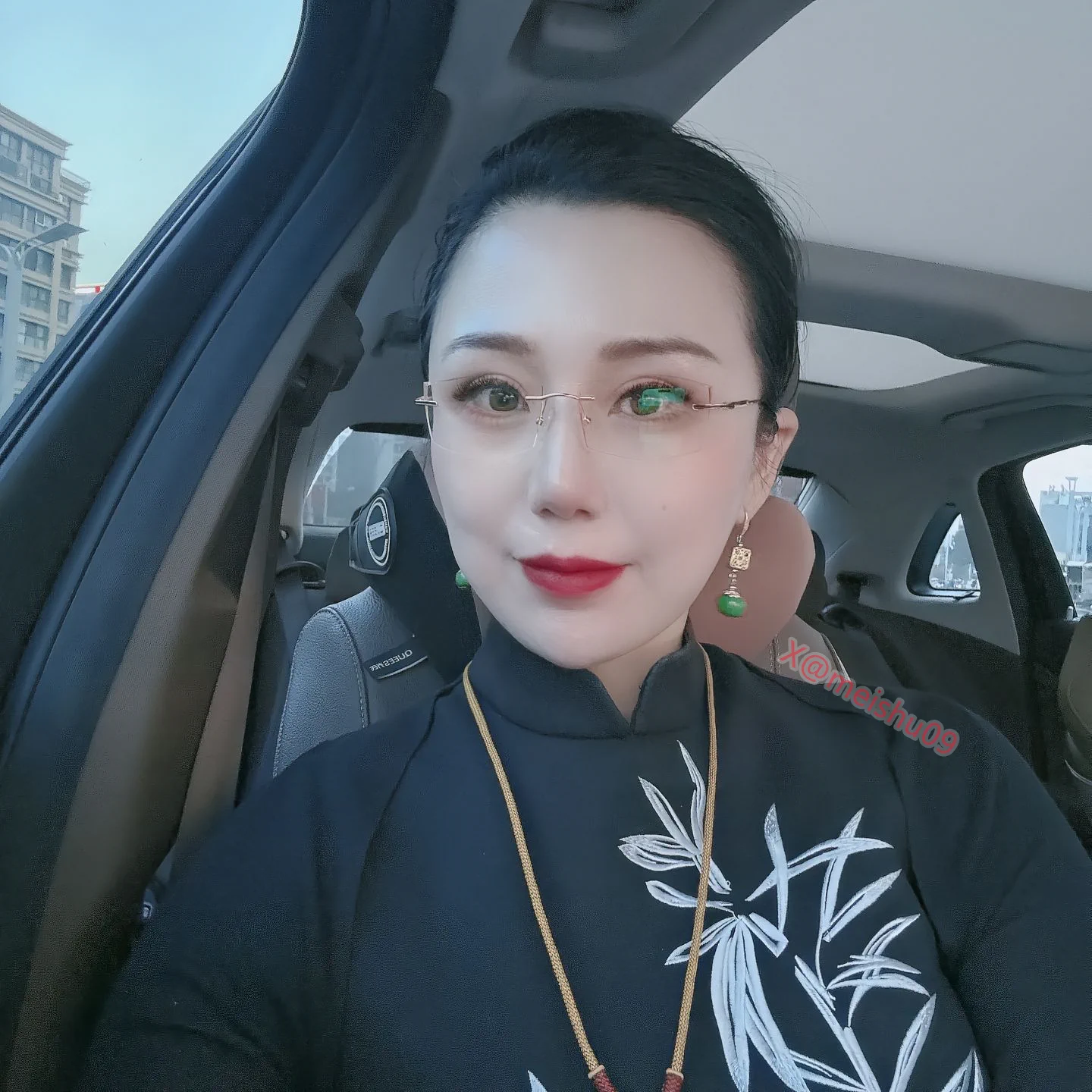 一个人的努力付出叫爱，两个人的用心经营才叫爱情，两人之间没有无尽的要求和盲目的付出，而是共同成长、相互滋养、彼此成就，为了一致的目标相伴而行。 https://t.co/iY6mJRJVJw