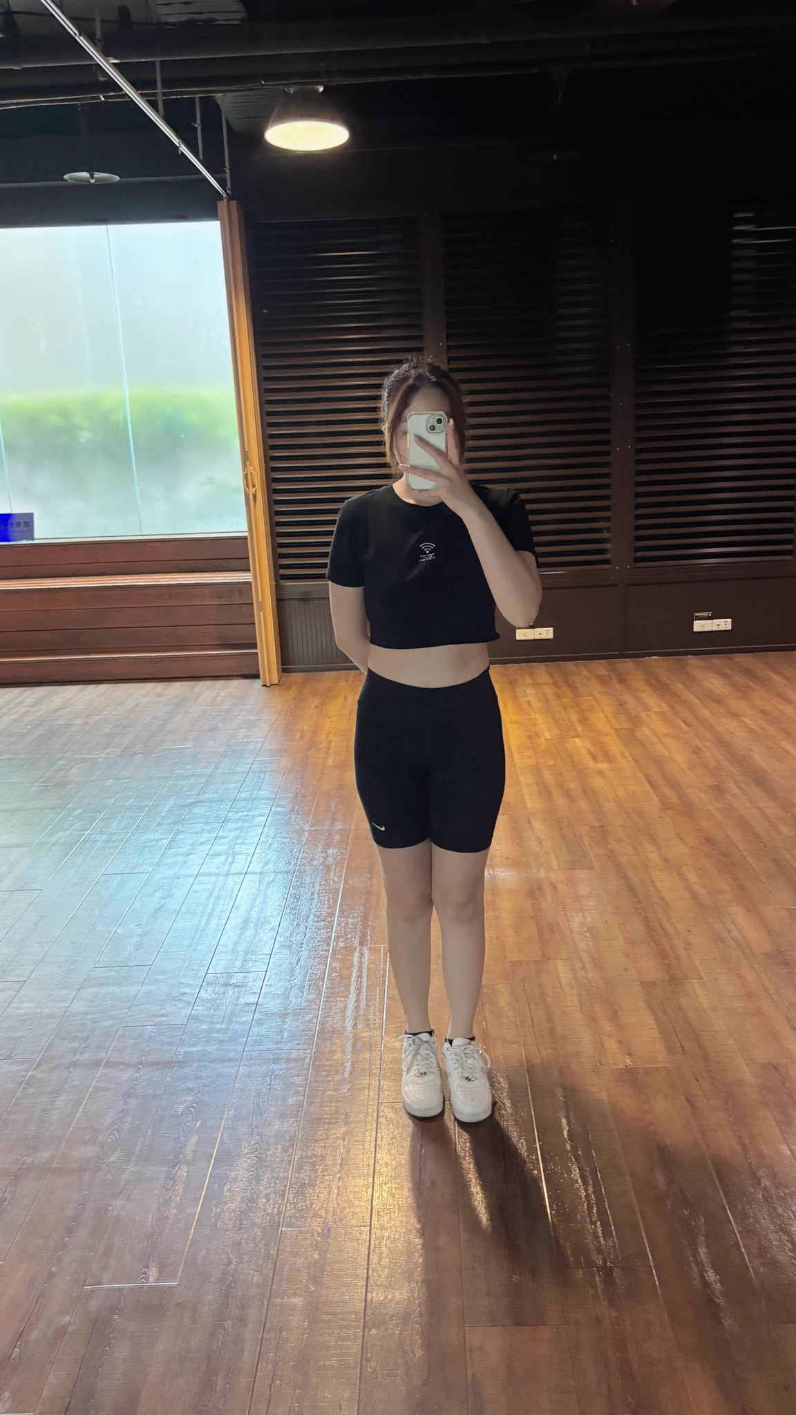 今天腿練太多了啦～好想有人扶著我慢慢走回家🥹 https://t.co/Z8s1ZrdYEc