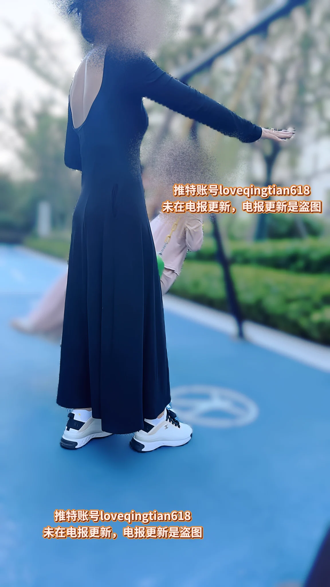 7月29号晚上好兄弟们
锅里炖着菜呢，我下班回家就去买菜做饭了，姐妹俩带着孩子在小区玩呢，趁着老婆和大姐不注意，随手拍几张照片
现在什么情况，我也不知道，但是老婆表现的挺正常的，大姐也算正常吧，也没什么异常，我自己这边先不能乱，评论区的评论我都有看，先观察看看什么情况吧 https://t.co/jGLMiLmqjH