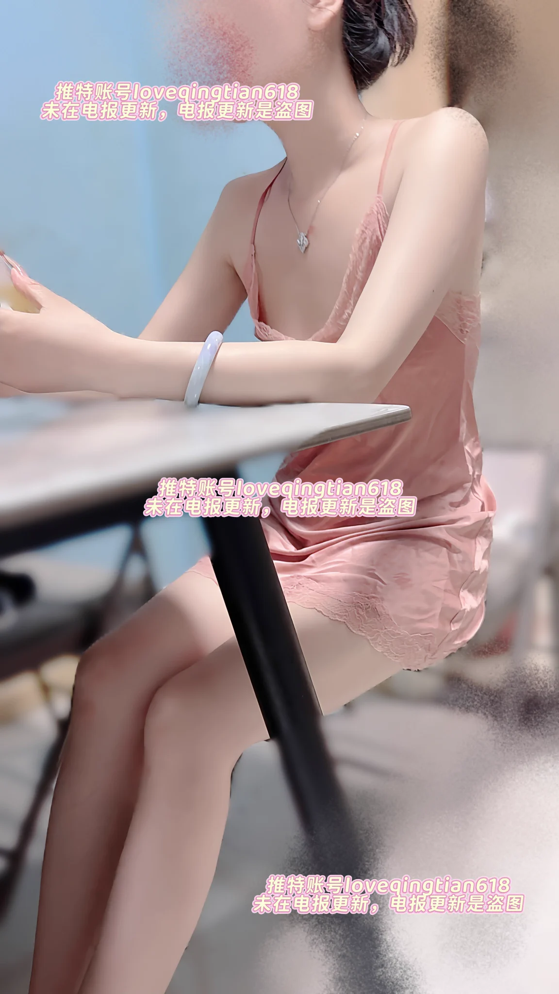 7月30号晚上好兄弟们，孩子睡了
姐妹俩在商量事情呢，关于岳父岳母的，有点涉及隐私，在这里就不和你们多说了
姐妹俩都洗好澡了，姐妹俩在商量，我在一旁坐着的，特意拍的两张照片，姐妹俩相对而坐 https://t.co/kaUmPAGT82