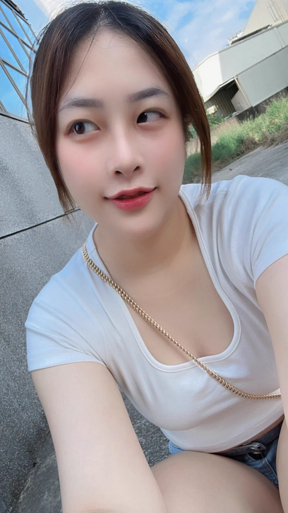別問我在看哪我在等你主動靠近🫣 https://t.co/E6L3KuY8ly