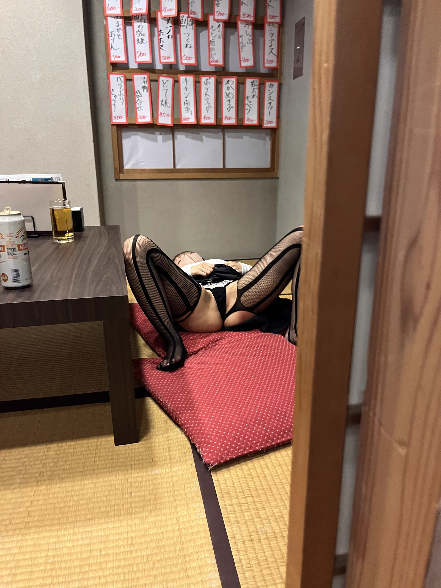 飲みすぎると、”アソコ”丸出し https://t.co/vRcu52mCe4