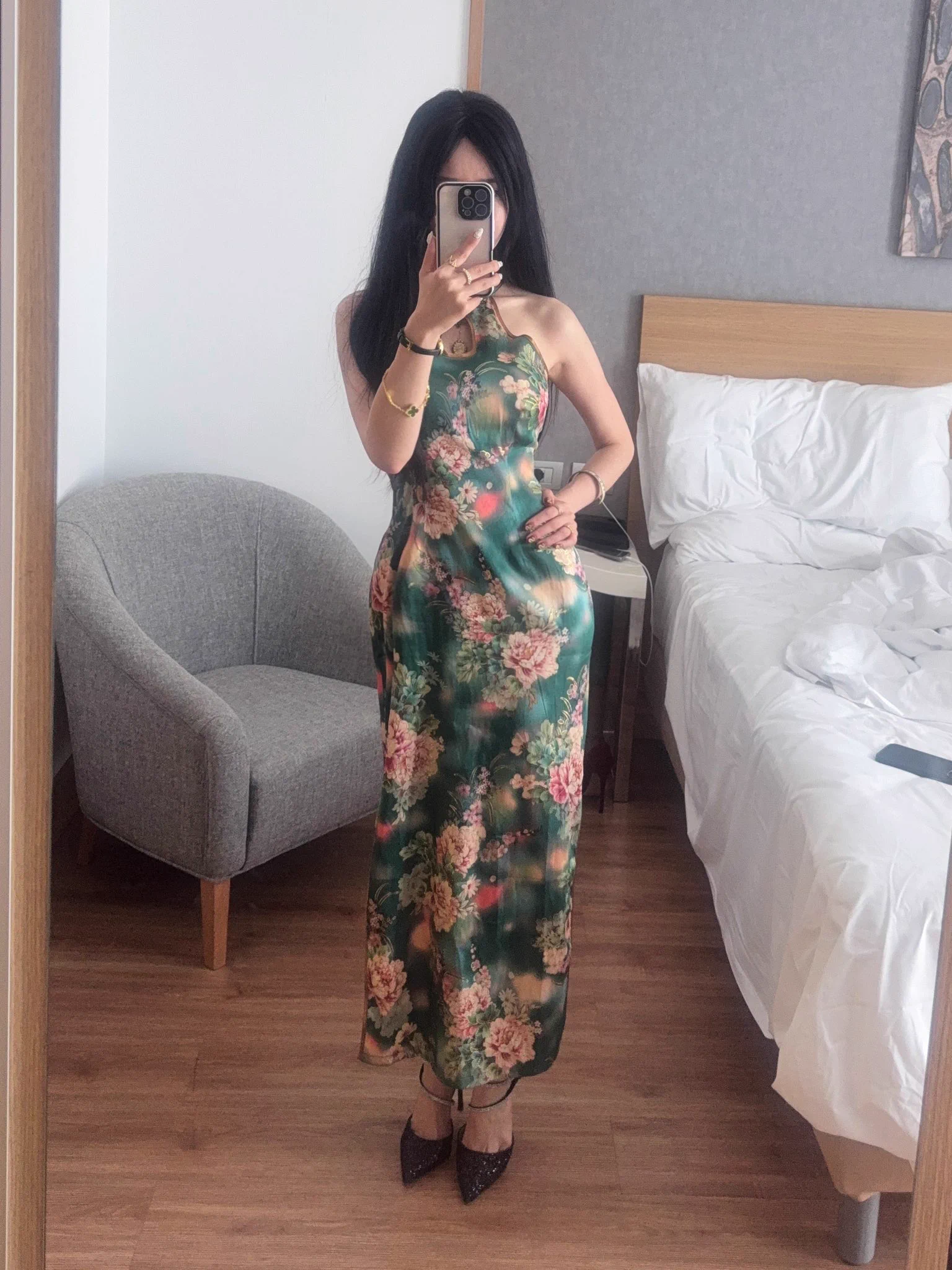 Straightens up, giving you a sly, hungry look.
#horny #hungrylook #dresses 
@Fengsiyuan @tbzt2024 @wqganenshi_ https://t.co/2sXWt1QmCt