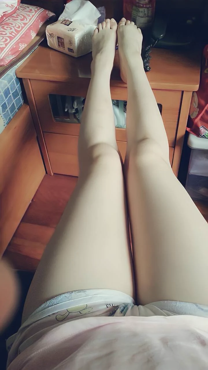 家人们我的腿好白 其他部位我不说 https://t.co/sHLYO1qqHr