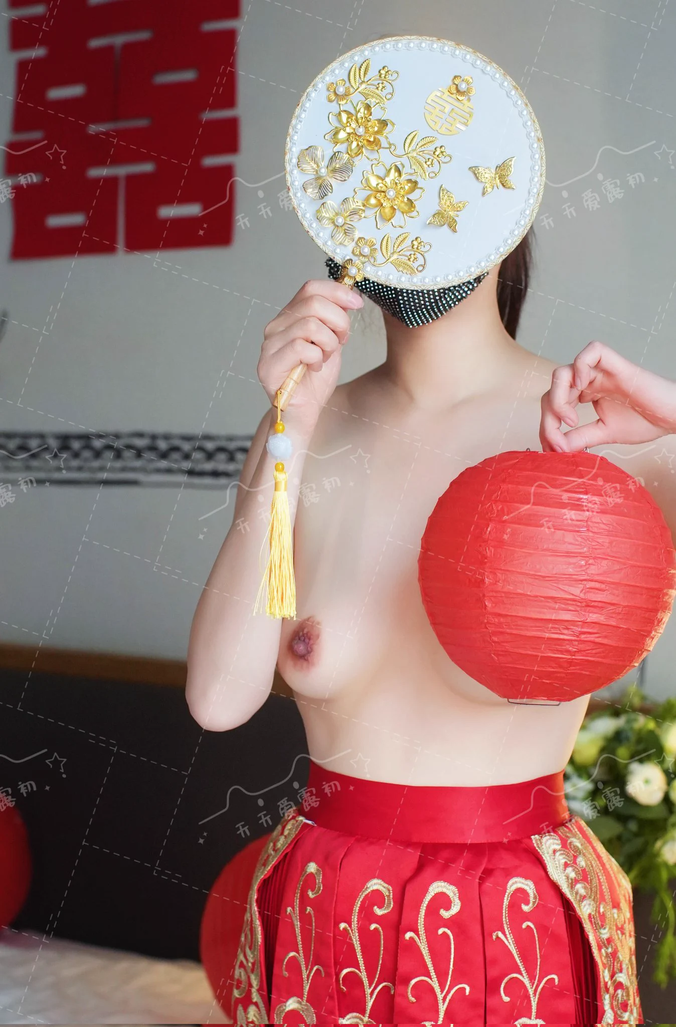 新娘秀禾第二弹
这对奶子，喜欢不，想不想吃
#少妇 #露出 #情趣
@007share 
@wqganenshi_ 
@Public_Catgirl1 
@luchu888888 https://t.co/U03jnhqoUU