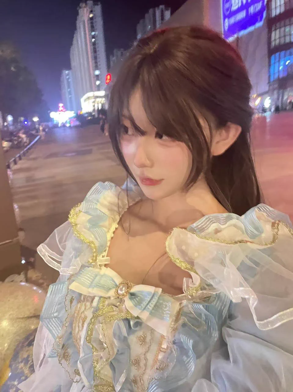 🟡妹团交友俱乐部💌✈️客服：https://t.co/R90yq6OKxF

妹团客服收到 #江苏 #淮安 18岁 #学妹 小姐姐的申请，168cm，98斤，C杯，身材曲线柔美如画！
她是个甜美的高中生，带着点羞涩说：“我在淮安读高三，爱cos JK和Lolita，可生活费总不够买新服装和道具！”
她站在校园小花园，手持cos道具拍下自拍，穿着精致Lolita裙，背景是花团锦簇，笑容温柔动人。
她轻声说，“我想找个金主哥哥陪我，能过夜同居，提前沟通就能出发！”她补充，“接受SM、kou和无套，无纹身，性格真诚听话，为人着想！”她笑得甜甜，“身材还行，哥哥得自己买cos服，期待一个疼我的哥哥，和我一起扮演甜蜜角色！”🌸 #妹团甜心 #找糖爹趣闻 #金主 #糖宝 #糖爹 #甜妹