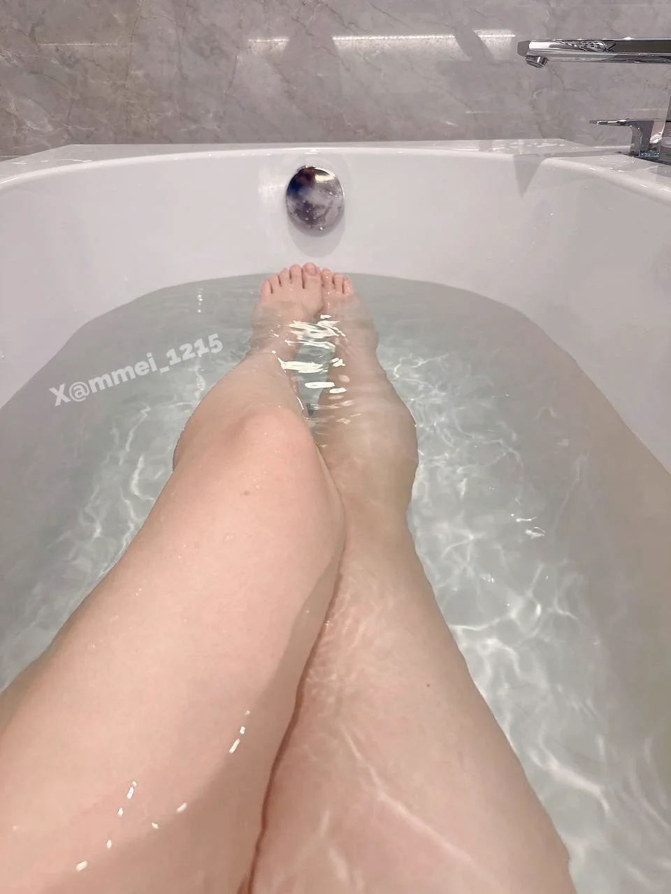 雨天最適合窩在家聽歌 ☔️
泡個澡，讓身體慢慢鬆🛁
你在這種天氣都聽什麼歌🎧
留一首給我～今晚我只播你選的🫦 https://t.co/KHaVdHGkMQ