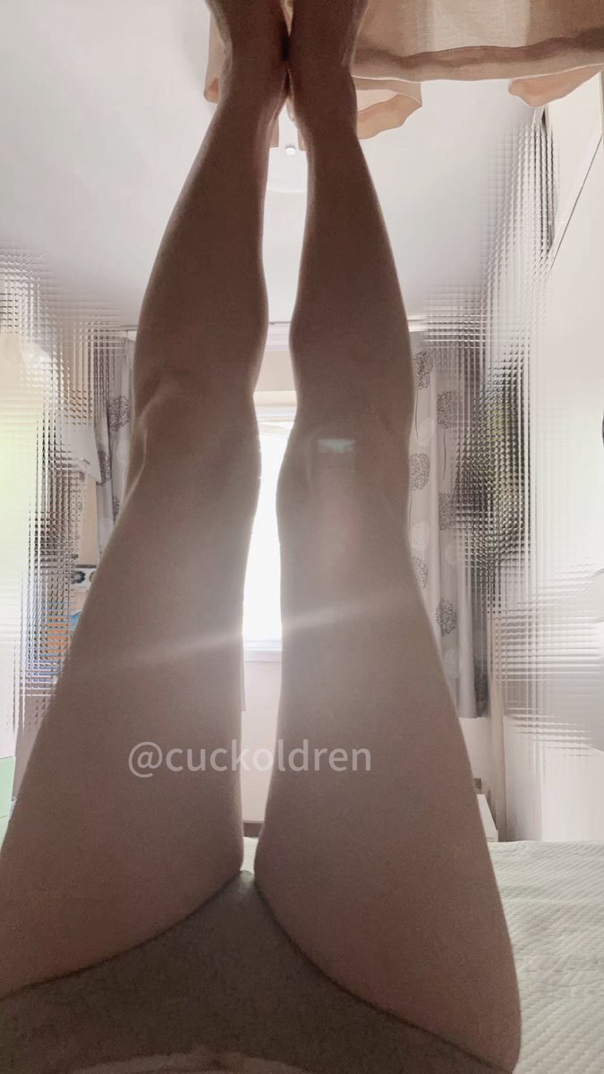 以前阳光都射不进的地方我可以，
现在阳光都能射进的地方我却不可以了。 https://t.co/on1FXGOj0J