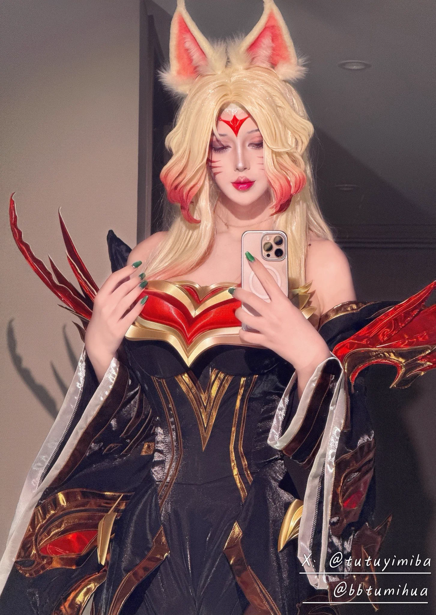 「美神降临 」 #Ahri #Faker #HallOfLegends 
#ts 
@KawasawaSen @ToBulma 
@ToBulaer @BulmaList https://t.co/gByxC8Iohm