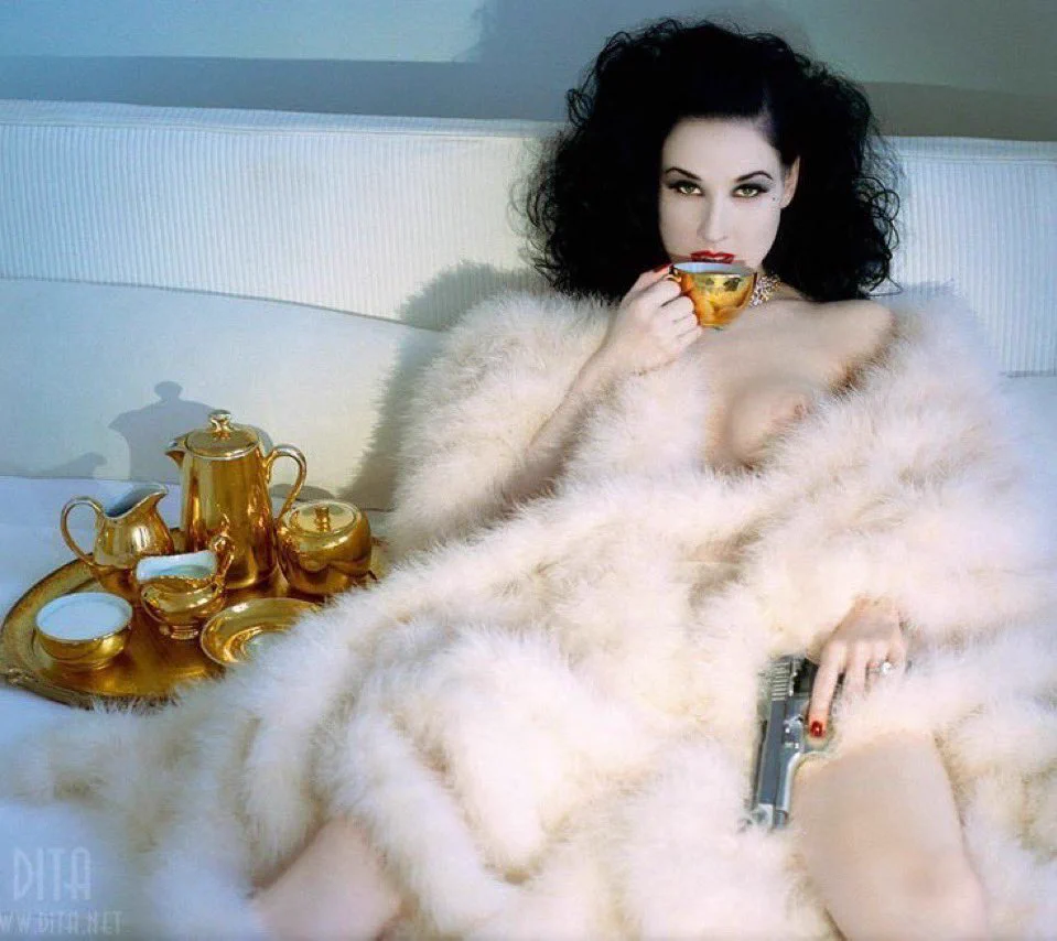 Dita Von Teese by Bob Carlos Clarke (2005) https://t.co/jXI3vEnYK9