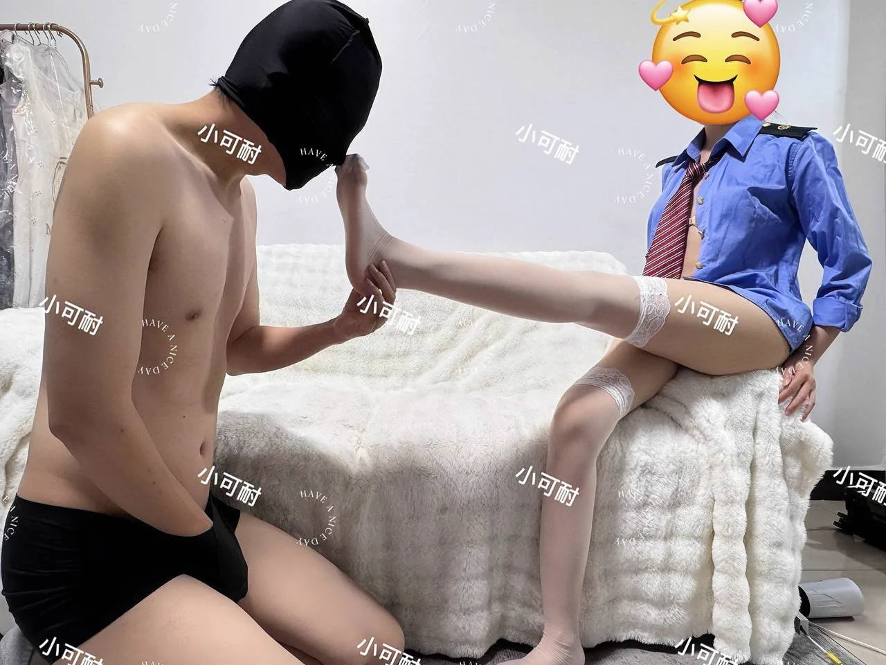 这个粉丝说会喜欢乘务员站了一天的酸臭脚丫，啧啧真的是重口味呢… 

看在他这么乖的份上，那就奖励他跪着给我舔舔吧…

其实是不是很多男人也都有被调教的欲望，还有人想试试吗～ https://t.co/9Rvg7pZeAA