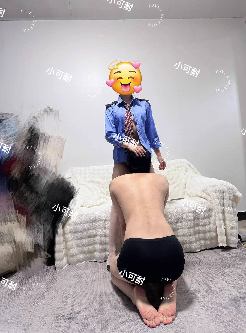 这个粉丝说会喜欢乘务员站了一天的酸臭脚丫，啧啧真的是重口味呢… 

看在他这么乖的份上，那就奖励他跪着给我舔舔吧…

其实是不是很多男人也都有被调教的欲望，还有人想试试吗～ https://t.co/9Rvg7pZeAA