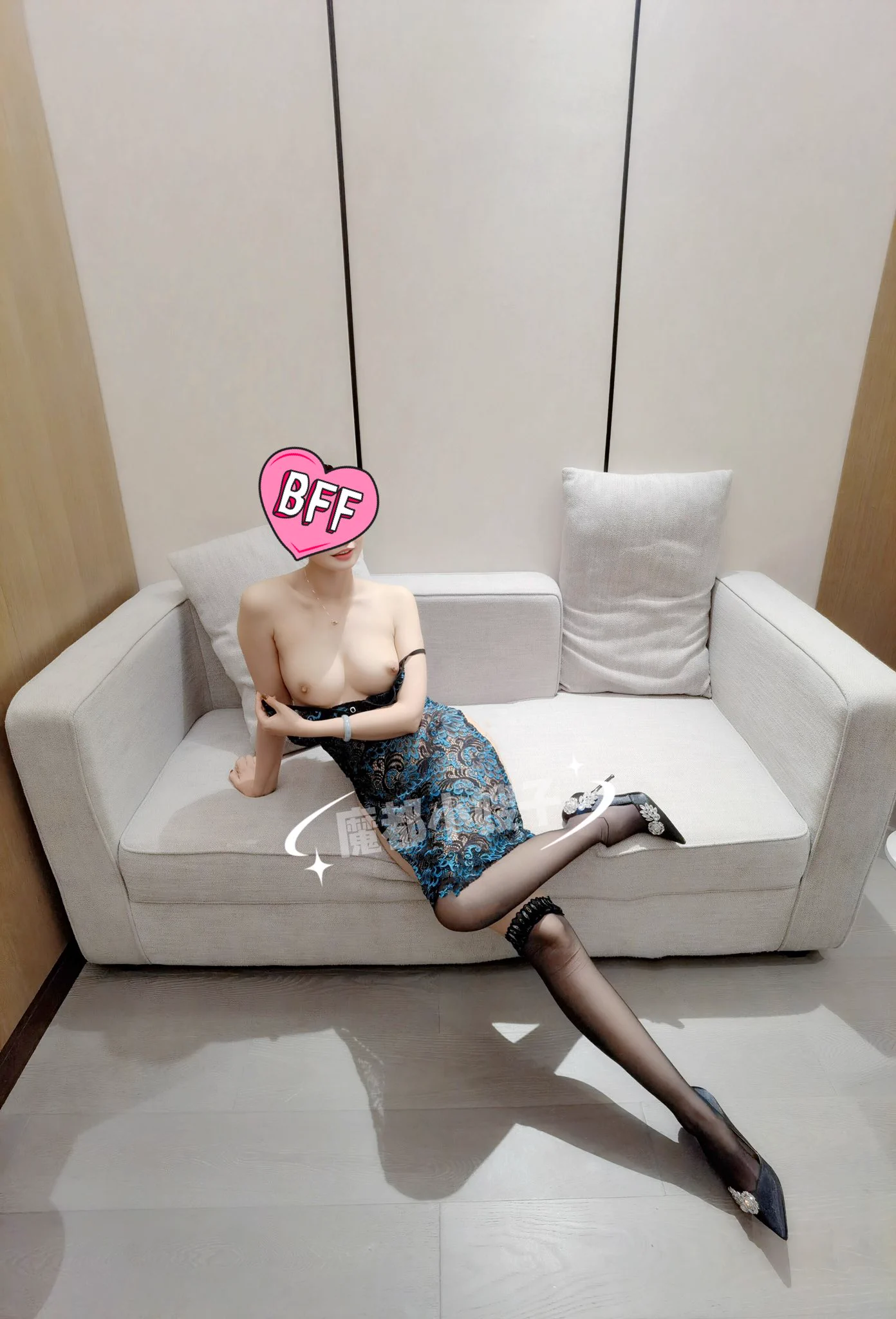 我小时候的性启蒙意淫对象，就是自己的班主任，小嫂子的这一身装扮，端庄的如课堂的老师，幻想着少年最初的遐想 https://t.co/5mZI36M9Cm