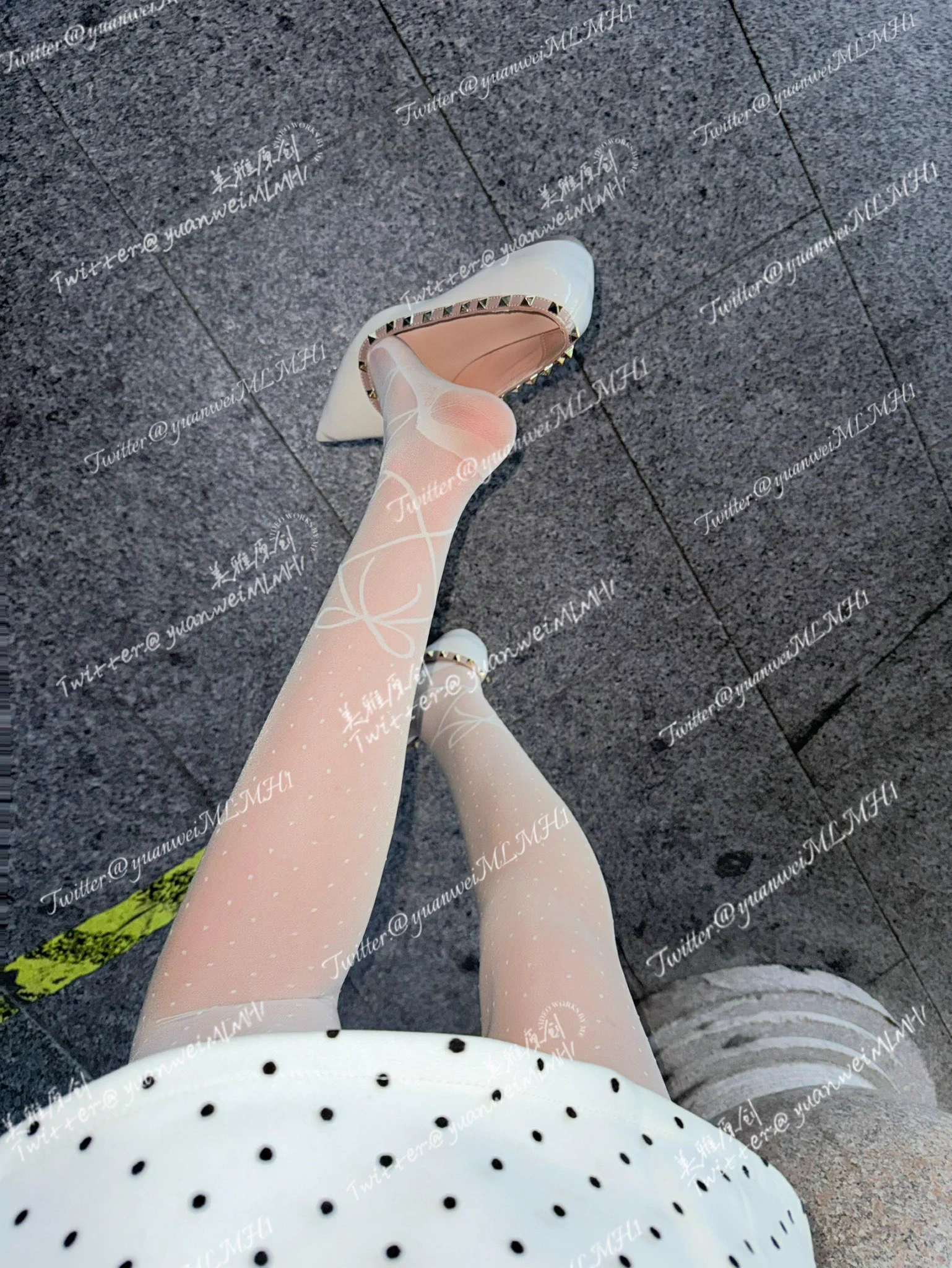 是谁在高温天还在倔强穿丝袜，鞋子里面像涂了胶，好黏 https://t.co/itZUVtUMeM