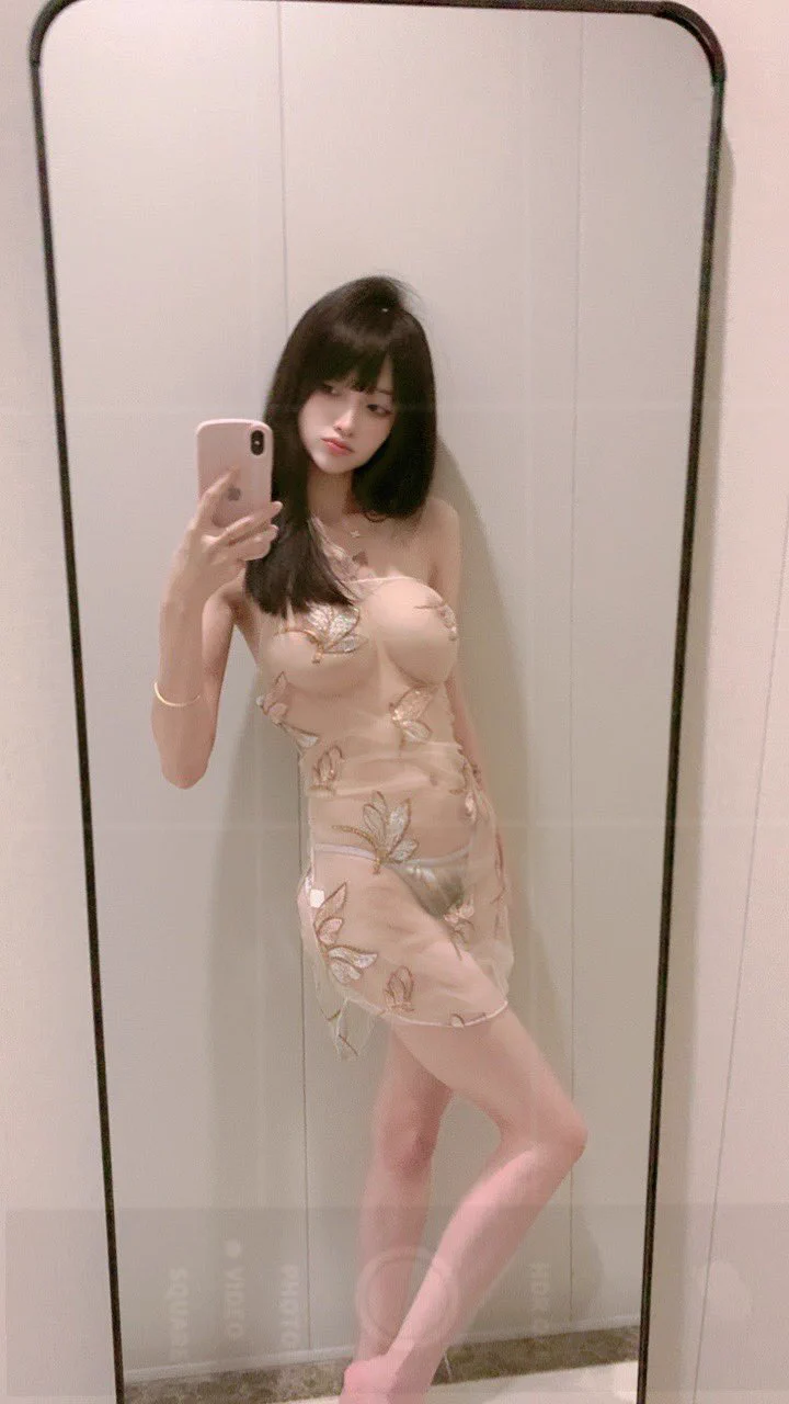 这套衣服怎么样？有没有喜欢的啊？我是真的不知道发什么好了，那么真实，更新那么快。关注涨的那么慢。渐渐的我就没动力去拍照发图片了！不如一直发些黄文算了。给我涨涨关注啊，各位小哥哥们，大叔们。
投稿💌：
@BBYouzhiyuan
@SexytoDoll 
@SexytoGirl 
@SexytoBaby https://t.co/kGisBA3ghc