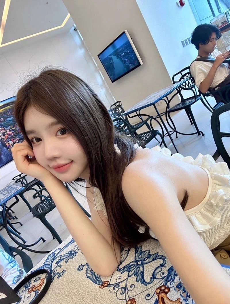 上海SHANGHAI5️⃣⬆️

上海 04 留学生 ♡︎ 🦜
真实175d御姐身材 甜妹脸蛋
情商高，五官精致 洋气
全身肌肤紧致细滑冷白皮
偶尔在线，需提前预约～

                         来自上海的姑娘 
              真实大不列颠金融留学生🇬🇧 https://t.co/hDHP0hFk17