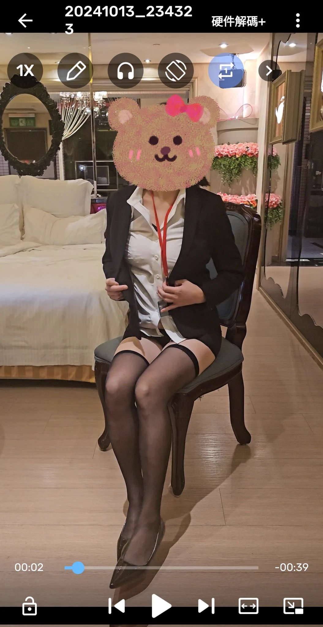 今天要在部門上台報我們team今年作的研究報告
出門後突然覺得今天的穿搭好像有拍過
找了一下果然~去年穿幾乎一模一樣（除了裙子沒那麼短外其他完全一樣）的一套

突然覺得有點害羞跟興奮的奇怪感覺😂😂😂 https://t.co/a7cecTJif5