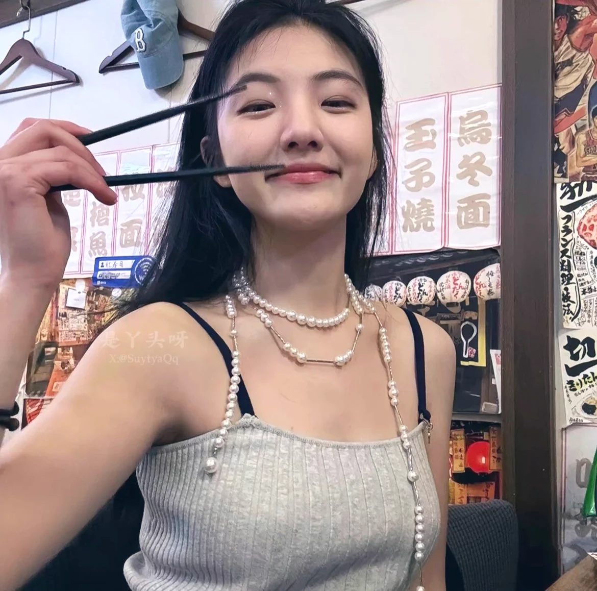 来常州的第一晚就被闺蜜忽悠到包厢里给她朋友吃鸡巴，她在旁边一直说让她朋友不要射，要留到最后在床上亲眼看她朋友射进我骚屄里😥 https://t.co/kP3m4jkIB5