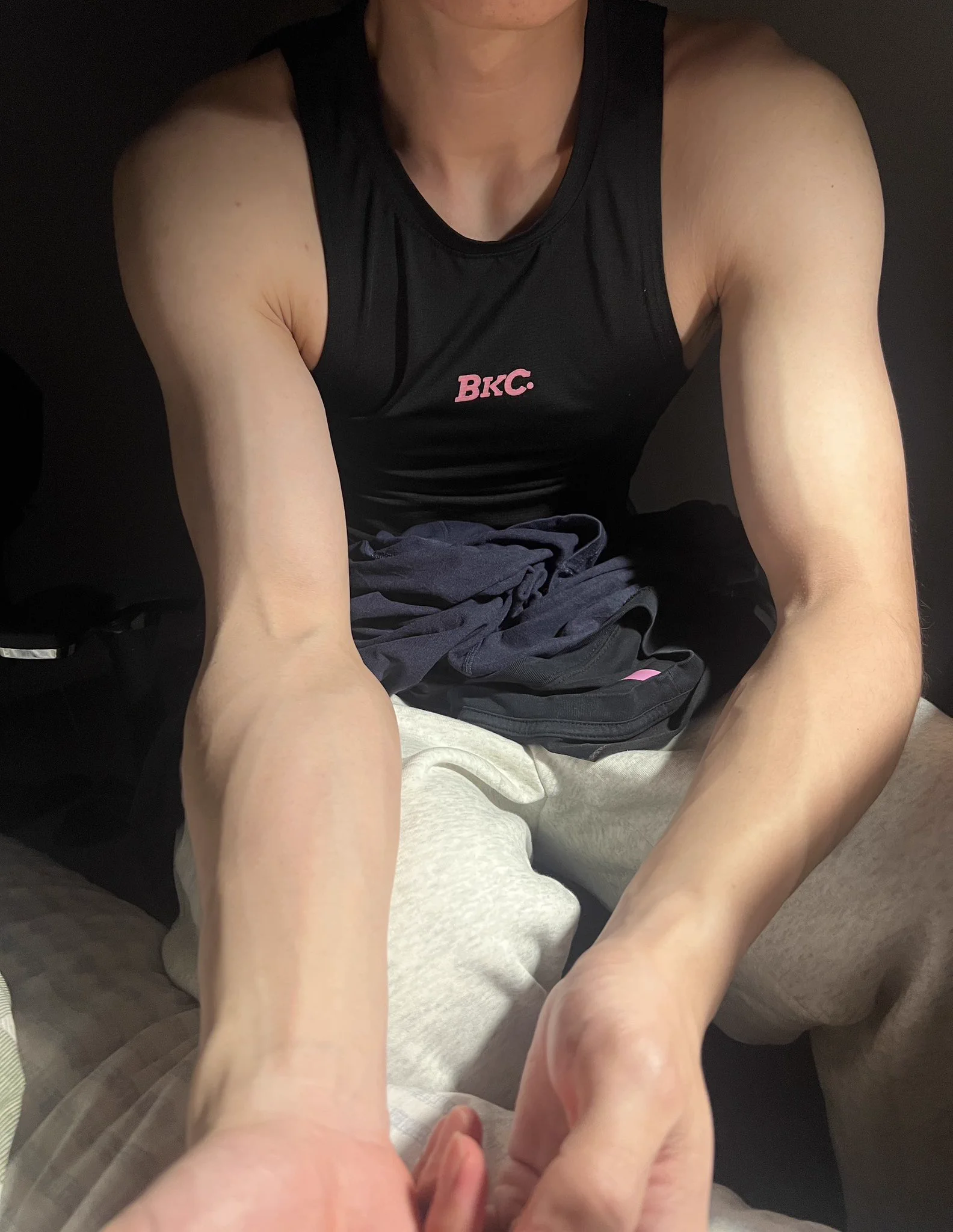 这样拉着我的手讲原生家庭的痛半点儿没听进去光琢磨肱二头肌肱三头肌去了 https://t.co/65zzMsWNxH