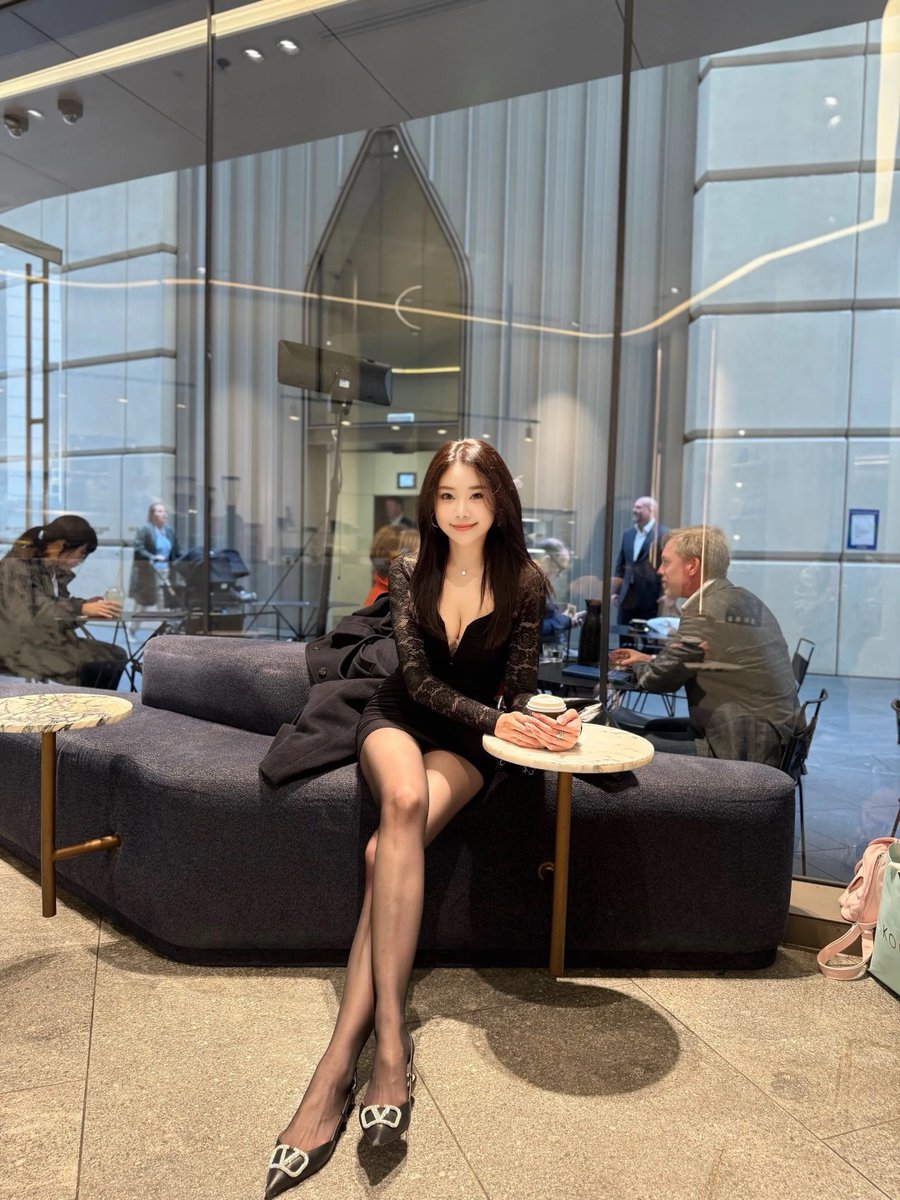 新晋小甜妹 https://t.co/72zoklFBWW