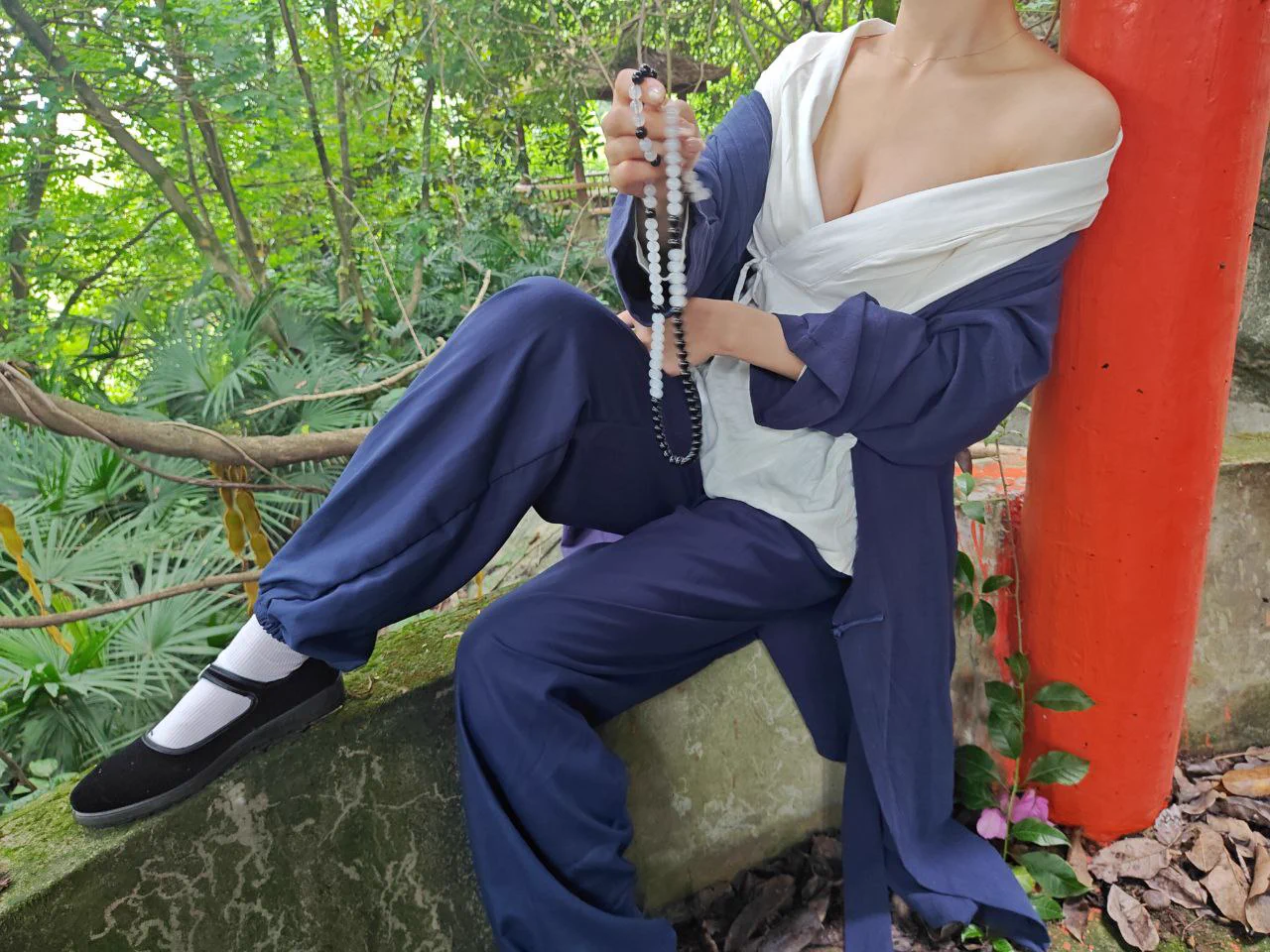 师傅让我下山历练一下，我发誓我是真的好热啊🥵🥵#女道士 #反差 https://t.co/Y8wes63eks