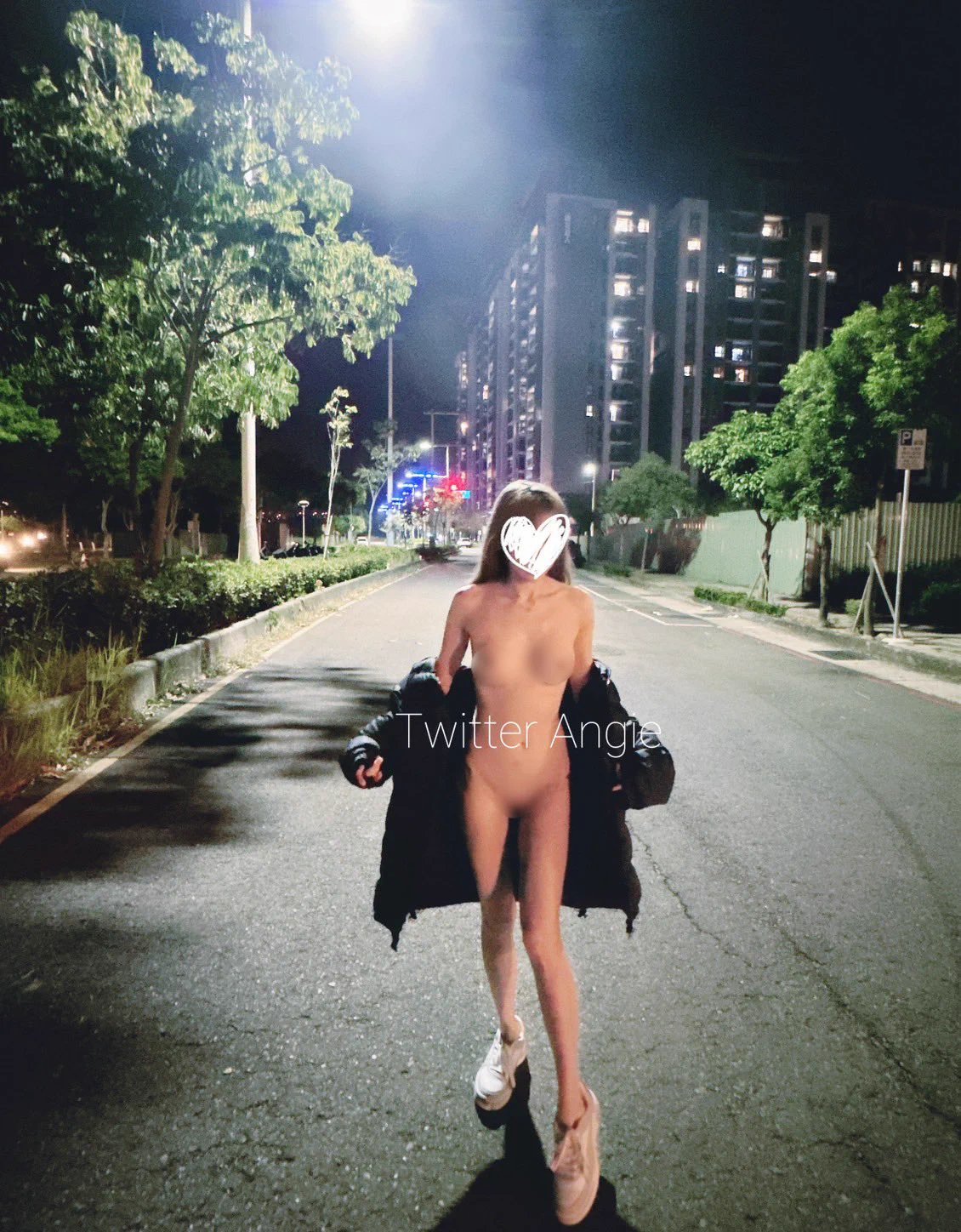 沒人的街，
適合做一些你們會喜歡的事。

#不私訊怎麼會有激情💕
#私訊帶上禮貌 
#一對一視訊
#原味販售 
#大尺度影音創作
#客製化影片
#客製化照片
#Fansone三個月特惠999元

https://t.co/Ll6c1Txyhm https://t.co/9bMN3lvsqn