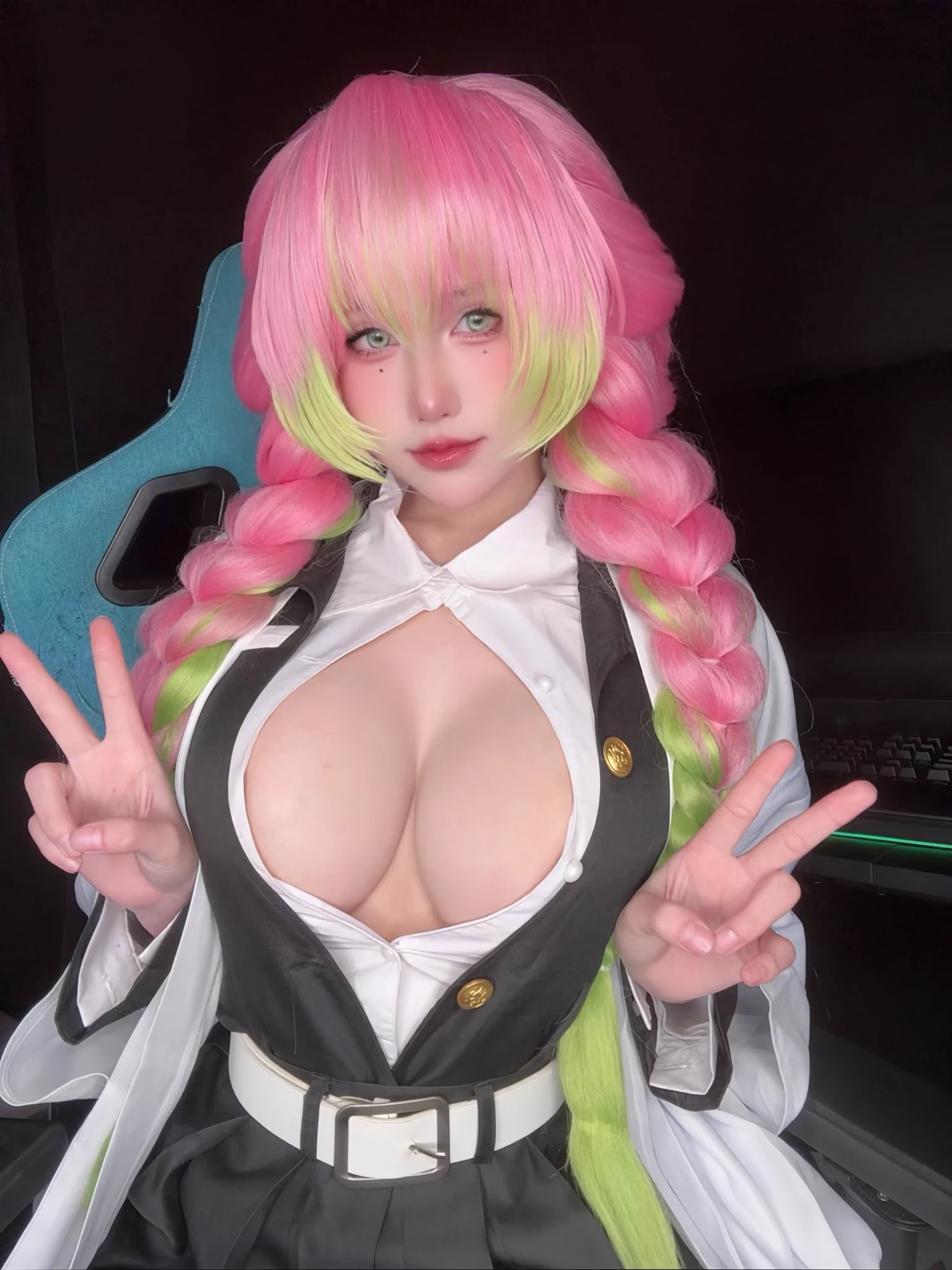 who watched the Demon Slayer say 'hi' to get a surprise in DM's 🥵 https://t.co/9vCgSvAPLt