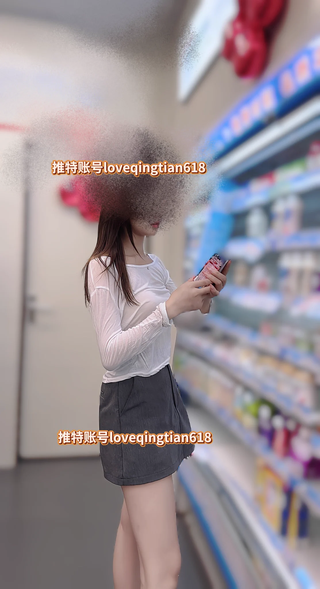 8月21号晚上好兄弟们，和老婆带着孩子在便利店呢，大姐在家做饭呢，随手拍拍老婆的风情哈哈
今天老婆打扮的漂亮，其实我说心里话，老婆挺好看的，还有就是昨晚那句话，我差点忍不住加入你们，我让大姐和老婆说，大姐说在我不在的时候，或者和老婆一起看电视的时候，当面说，想看看老婆的反应 https://t.co/kkpQVCo5SN