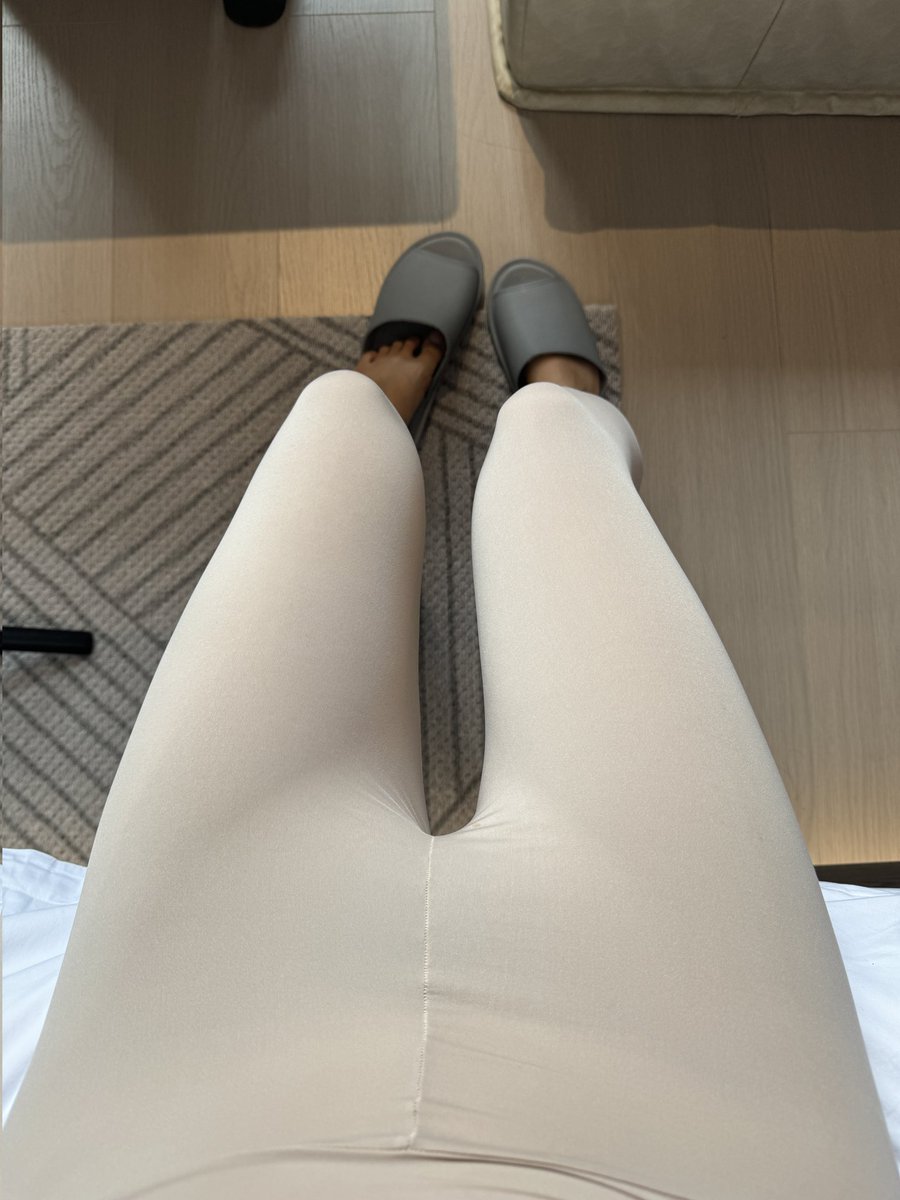 以后这号就只更我的真实无修反差系列了，过门槛可以看到全新全无码的反差照片和各种视频，还可以加微信聊天看朋友圈以及定制和1v1等等。

我的反差日记(5)
@hutuiaitewo 
@woshuaibao 
@wsdsbs 
@meiridabishai https://t.co/VwjMede7pm