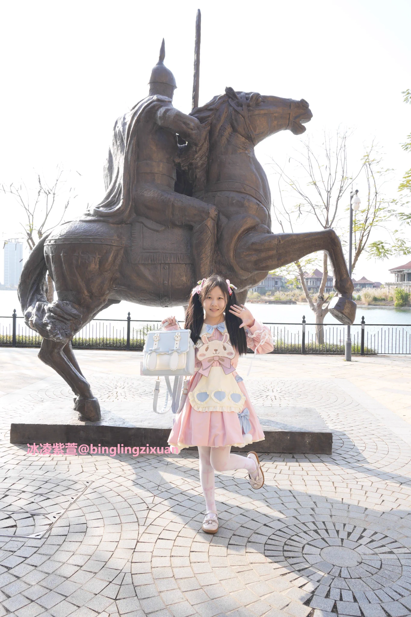 卡哇伊的老师穿着幼幼的lolita白丝上街谁会想到里面是真空的随时可能掀起裙子🤭又有谁会想到只有150cm的身高却能彻底容纳22CM的BBC大肉棒呢♠ #反差 #wataa #露出 心动不如行动~欢迎fansone购买视频看姐姐被艹时的露脸骚表情尤其是黑人插入时的叫声❤或者口令红包520+姓入🚪电报群几百部3P多人视频等 https://t.co/P2hz6uInfy